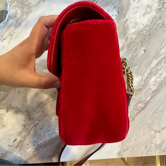 Gucci GG Marmont Velvet Shoulder Bag in Hisbiscus Red (Pre-Owned) - Picture 9 of 15